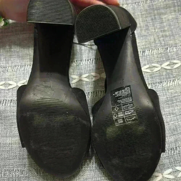 H&M brand new women’s black heels size 37(6.5 US) - Picture 3 of 3
